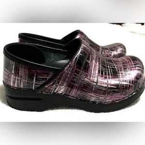 Like new Dansko clogs